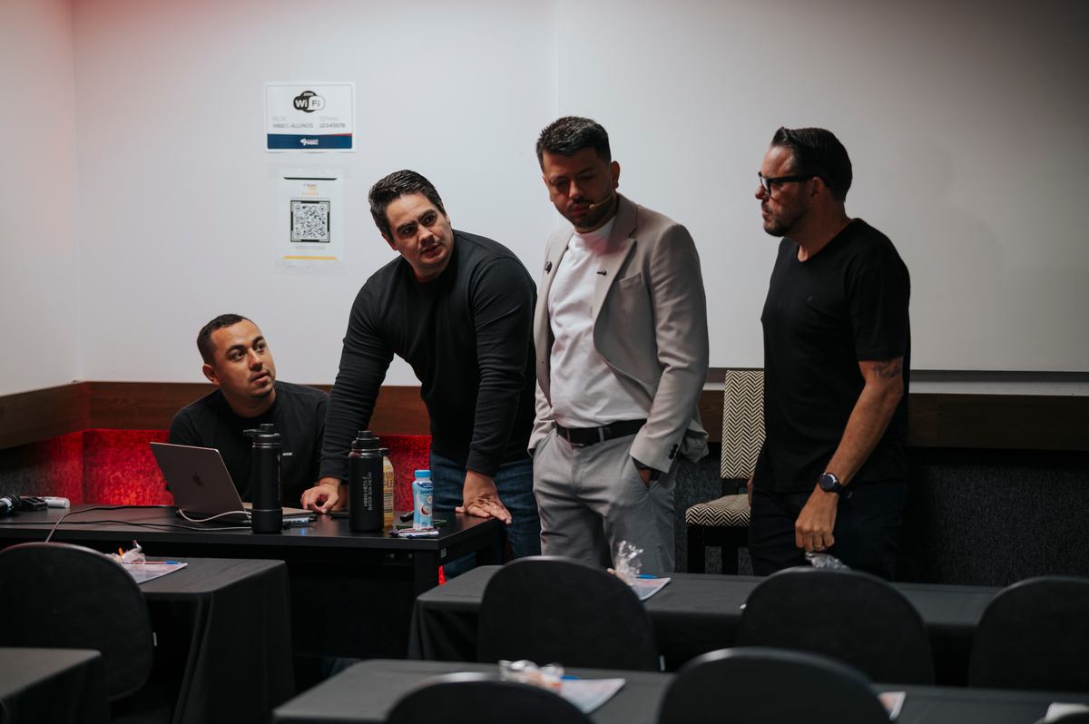 Anderson Gomes orientando empresários
