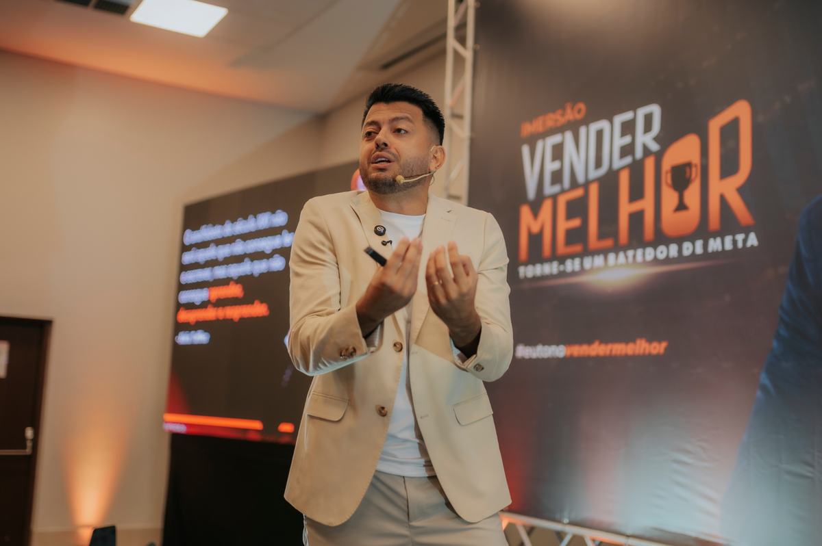 Anderson Gomes no palco da Imersão Vender Melhor